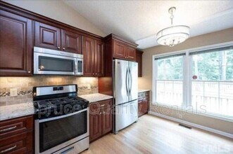 4605 Knightsbridge Way in Raleigh, NC - Foto de edificio - Building Photo