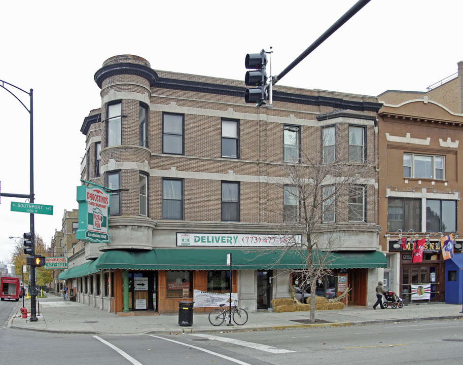 1351 W Addison St in Chicago, IL - Foto de edificio