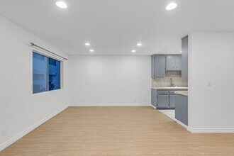 121 Croft Ave in Los Angeles, CA - Building Photo - Building Photo