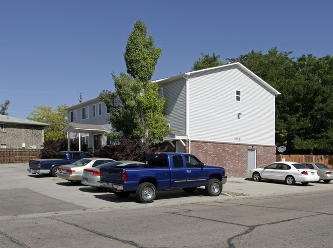 3041-3045 Lakeside Dr in Evans, CO - Foto de edificio - Building Photo