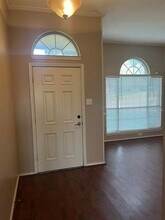 8801 Creekside Dr in Rowlett, TX - Foto de edificio - Building Photo