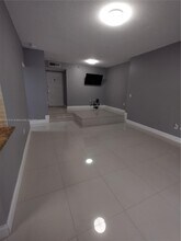 6061 Collins Ave in Miami Beach, FL - Building Photo - Building Photo
