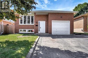 38 Lorraine Dr in Cambridge, ON - Building Photo