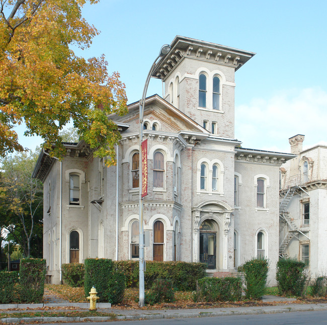 207 S Plymouth Ave in Rochester, NY - Building Photo - Building Photo