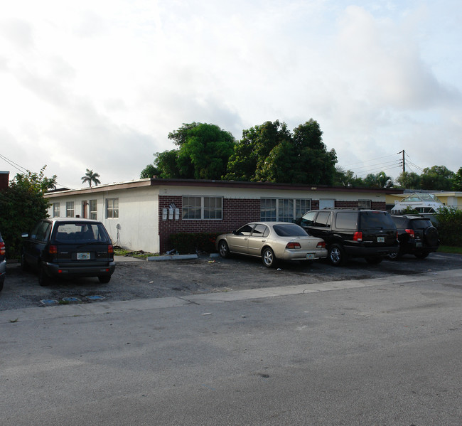 1870 NW 60th Ave in Fort Lauderdale, FL - Building Photo - Building Photo