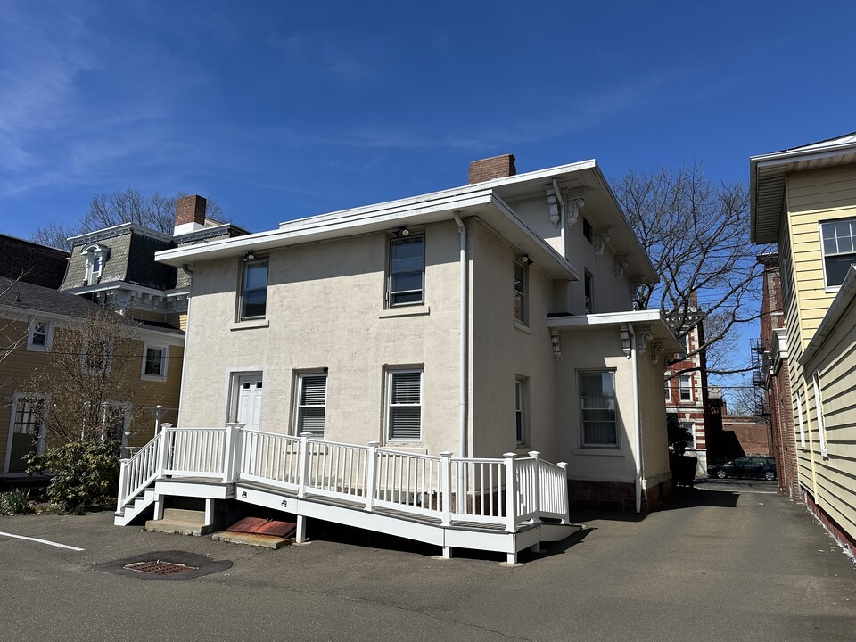 532 Chapel St in New Haven, CT - Building Photo