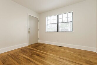 755 St Charles Ave NE in Atlanta, GA - Building Photo - Building Photo