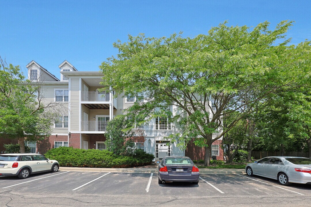 3317 Stratford Ct in Lake Bluff, IL - Foto de edificio
