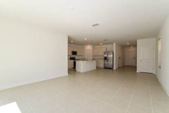 2823 Whitaker Pt in Haines City, FL - Building Photo - Building Photo