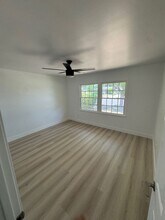 9501 Laramie Ave in Los Angeles, CA - Foto de edificio - Building Photo