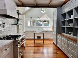 8 South St in Dennis, MA - Building Photo