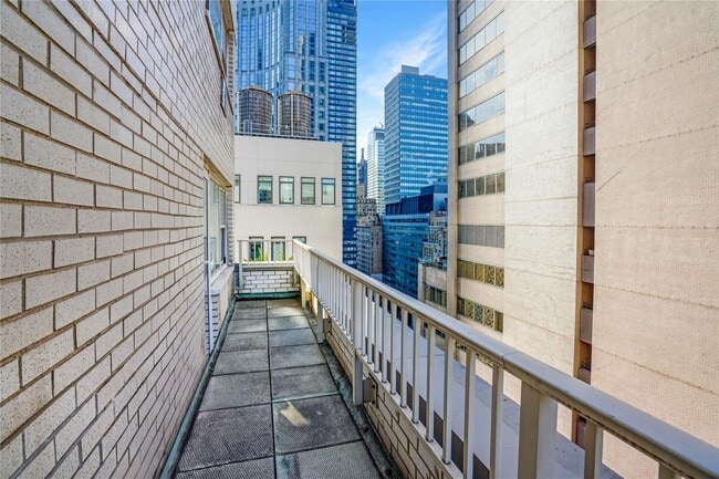 property at 153 E 57th St