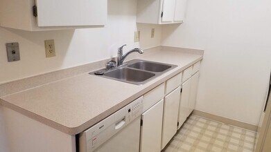 5586 Guilford Rd, Unit apartment 2 in Fitchburg, WI - Building Photo - Building Photo