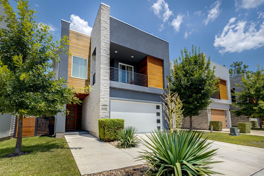 7618 Lost Mine Peak in San Antonio, TX - Building Photo