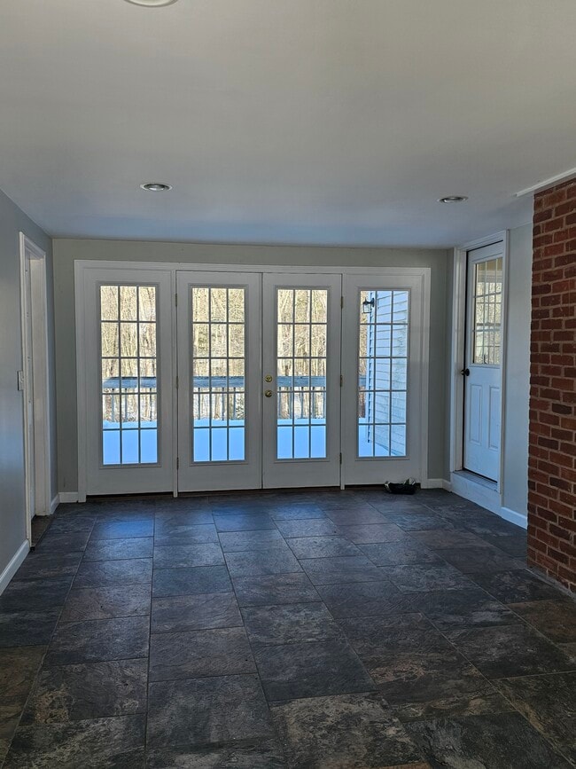 119 Ash Swamp Rd in Glastonbury, CT - Building Photo - Building Photo