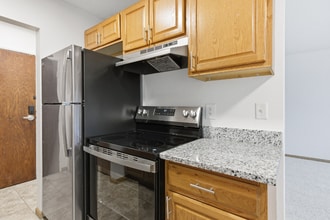 1100 69th Ave N, Unit 102 in Brooklyn Center, MN - Building Photo - Building Photo