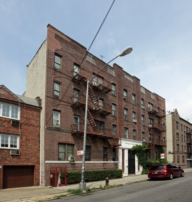 1328 W 7th St in Brooklyn, NY - Foto de edificio - Building Photo