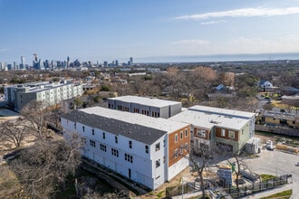 Bluebonnet Lofts in Austin, TX - Foto de edificio - Building Photo