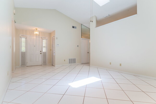 1011 Manigan Ave in Oviedo, FL - Building Photo - Building Photo