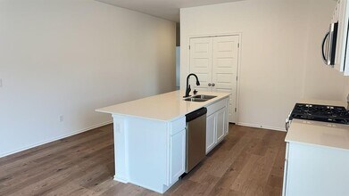 3433 Little Creek Dr in Mustang, OK - Building Photo - Building Photo