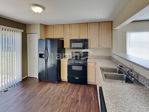 2462 Mayfield Ct in Montgomery, IL - Building Photo - Building Photo