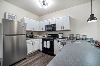 The Park at 1824 Student Apartments in Milwaukee, WI - Foto de edificio - Building Photo