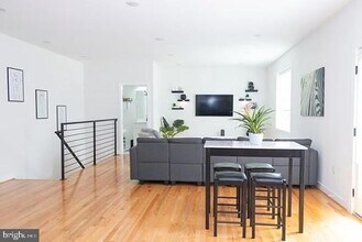 1416 22nd St SE, Unit 2 in Washington, DC - Foto de edificio - Building Photo