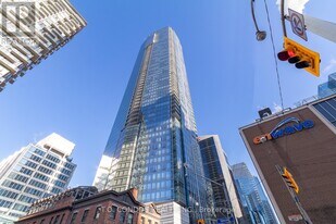 180 University Ave in Toronto, ON - Building Photo