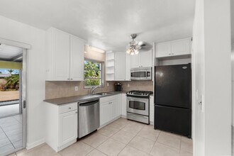 225 E Ilex Dr in West Palm Beach, FL - Building Photo - Building Photo