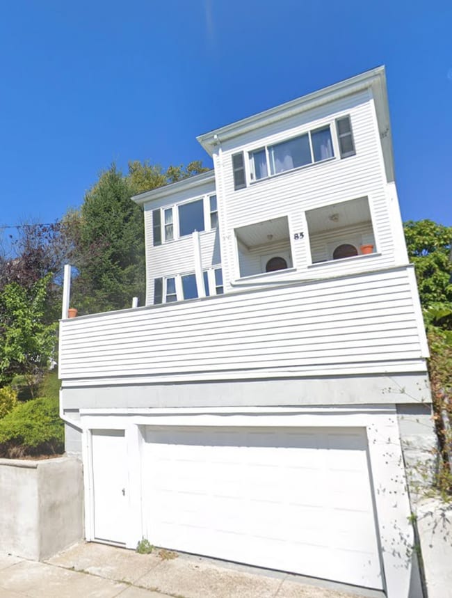 85 Gladstone St, Unit 3