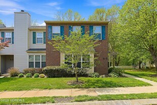 5 Whistler Dr in Freehold, NJ - Building Photo