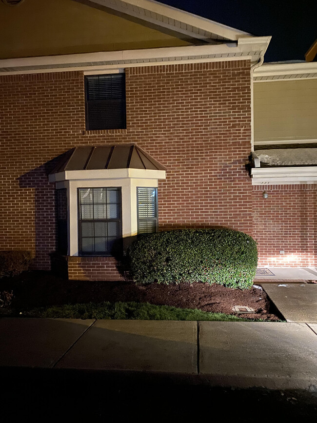 537 Chandler Plz in Hermitage, TN - Foto de edificio - Building Photo