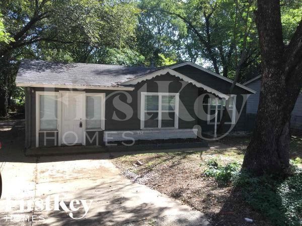 property at 1407 Gibbins Rd
