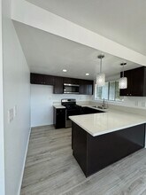 7292 Elk Cir in Huntington Beach, CA - Building Photo - Building Photo