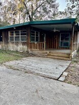 314 Commanche Rd in Montgomery, TX - Building Photo