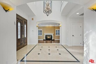 5086 Avenida Hacienda in Los Angeles, CA - Building Photo - Building Photo