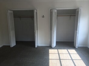 9919 SW Boones Ferry Rd in Portland, OR - Foto de edificio - Building Photo