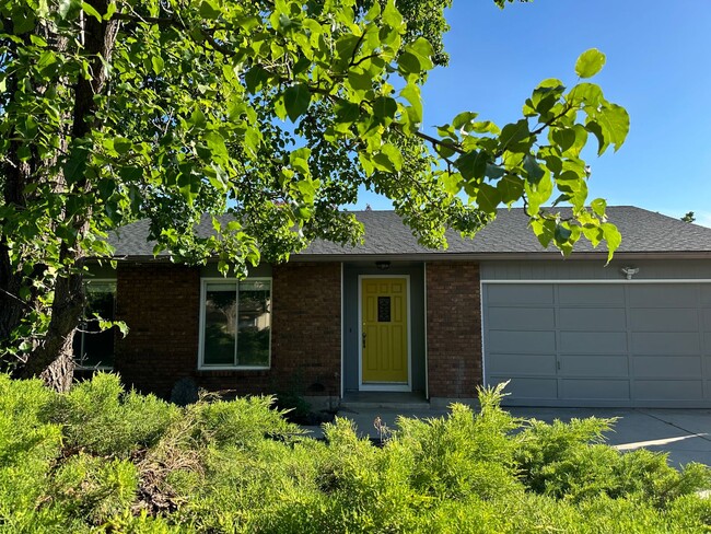 property at 10935 W Powderhorn Ct