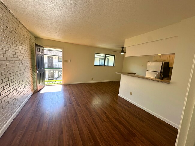 5221 Bonita Ave, Unit 205 in Dallas, TX - Building Photo - Building Photo