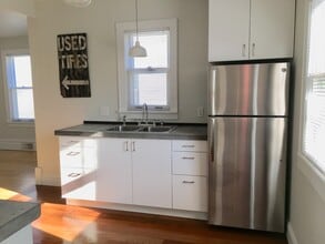 1711 3rd Ave N, Unit A in Minneapolis, MN - Building Photo - Building Photo