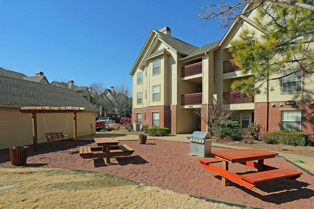 Crown Chase Apartments in Tulsa, OK