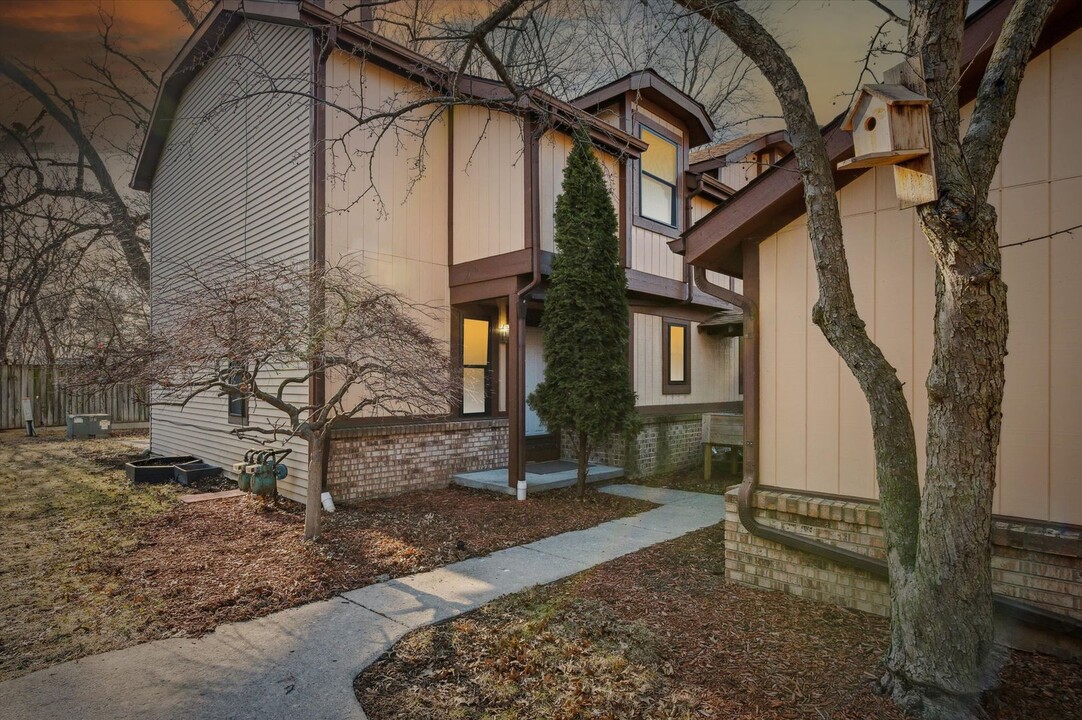 1027-1029 Valley Side Dr in Maumee, OH - Building Photo