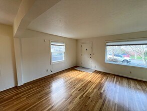 38 NE 61st Ave in Portland, OR - Building Photo - Building Photo