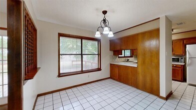 2704 Wilderness Dr N in College Station, TX - Building Photo - Building Photo