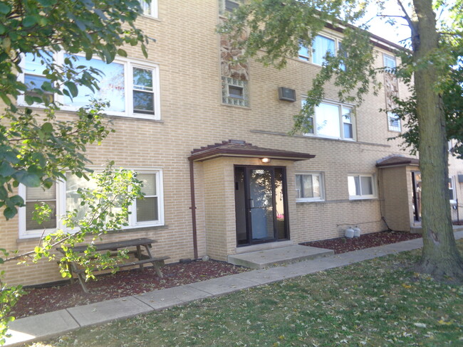 property at 7652 S Harlem Ave