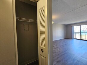 65 N Point Dr, Unit 1 in Boston, MA - Foto de edificio - Building Photo