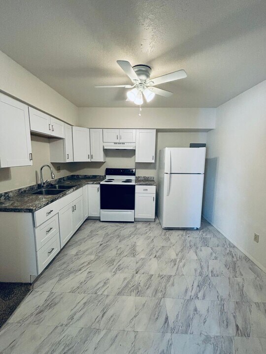 33 University Dr-Unit -2 in Colorado Springs, CO - Building Photo