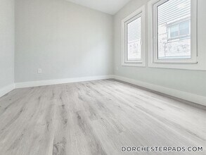 86 Fayston St, Unit 3 in Boston, MA - Foto de edificio - Building Photo