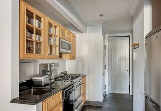 118 Christopher St in New York, NY - Building Photo - Building Photo