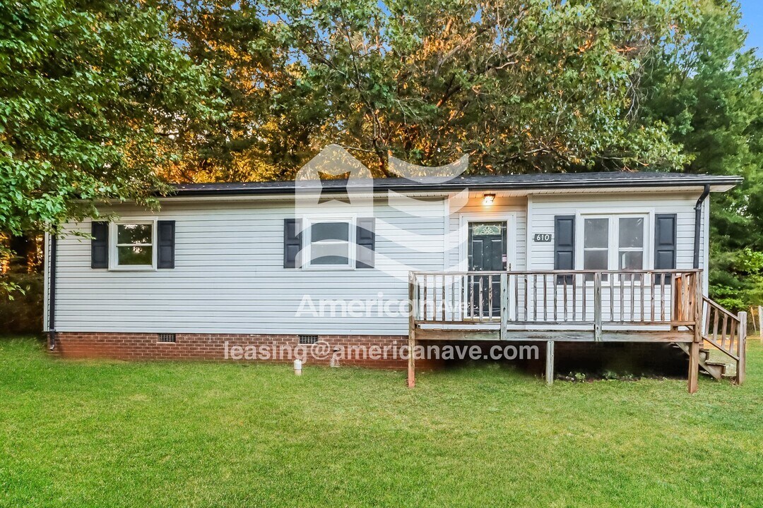 610 3rd St Pl SW in Conover, NC - Building Photo